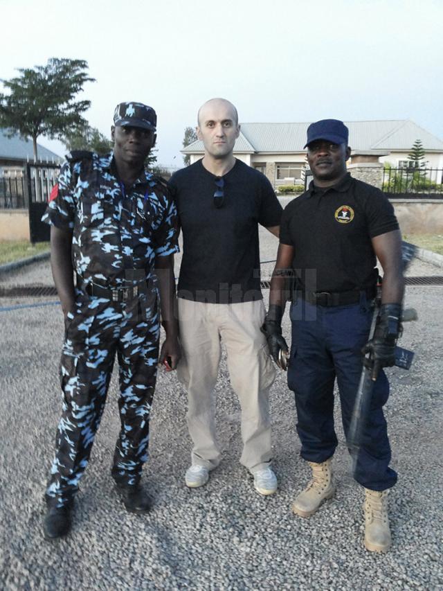 Ovidiu, alături de soldaţi nigerieni