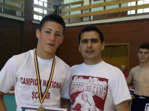 Teodor Horătău, unul din favoriții la o medalie națională la juniori, alături de antrenorul Andrei Bolohan