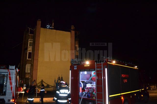 La incendiu au intervenit şase autospeciale, 25 de pompieri militari şi 21 de pompieri voluntari