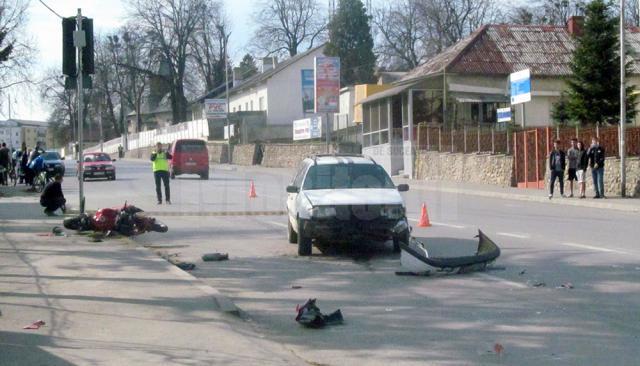 Impactul motocicletei cu maşina i-a fost fatal tânărului de 25 de ani. Foto: CRONICA de FĂLTICENI