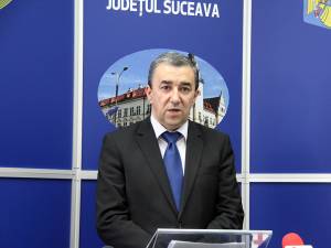 Prefectul Florin Sinescu le-a cerut celor de la secţiile de Drumuri Naţionale Suceava şi Câmpulung Moldovenesc să spele carosabilul