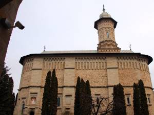Frescele Bisericii „Pogorarea Sfântului Duh” din Mănăstirea Dragomirna, restaurate cu fonduri europene, ar putea primi Premiul Publicului 2014