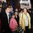 Pentru a marca 96 de ani de la Unirea Basarabiei cu România, zeci de tineri s-au prins în Hora Unirii şi au lansat lampioane tricolore
