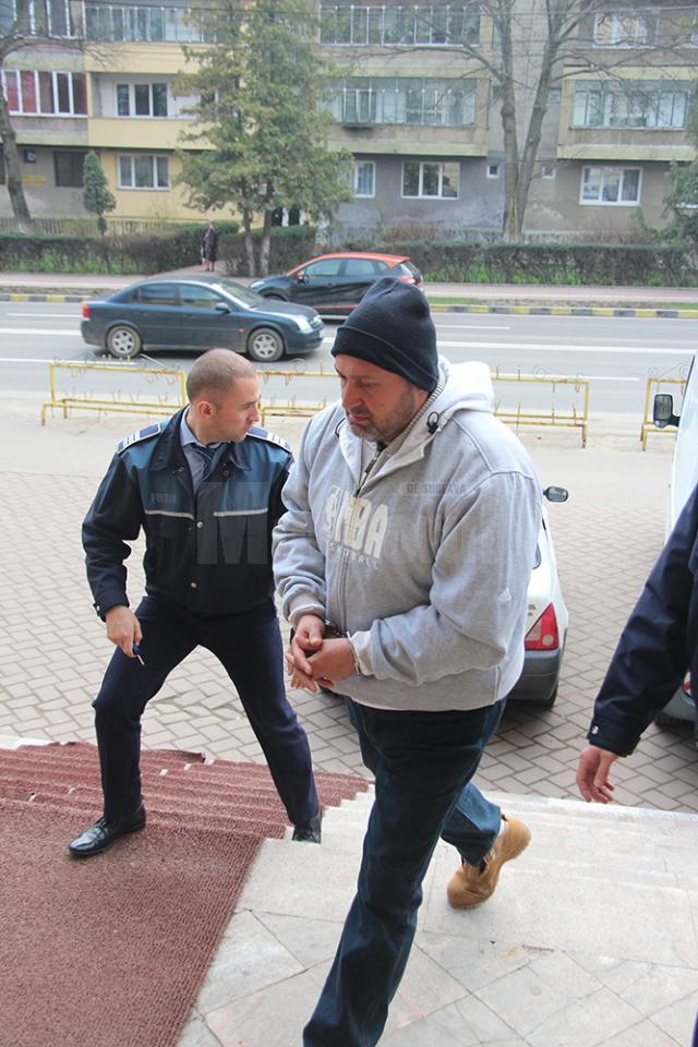Gostin Sotirachi a fost dus vineri, în jurul prânzului, la Judecătoria Suceava, cu propunere de arestare preventivă