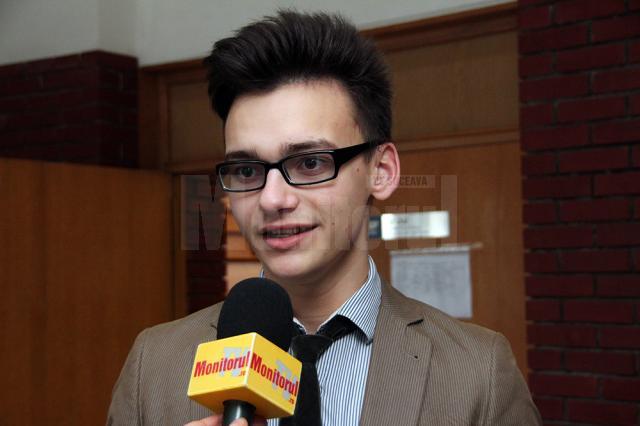 Lucian Bicsi este elev în clasa a XI-a la Colegiul Naţional „Ştefan cel Mare”