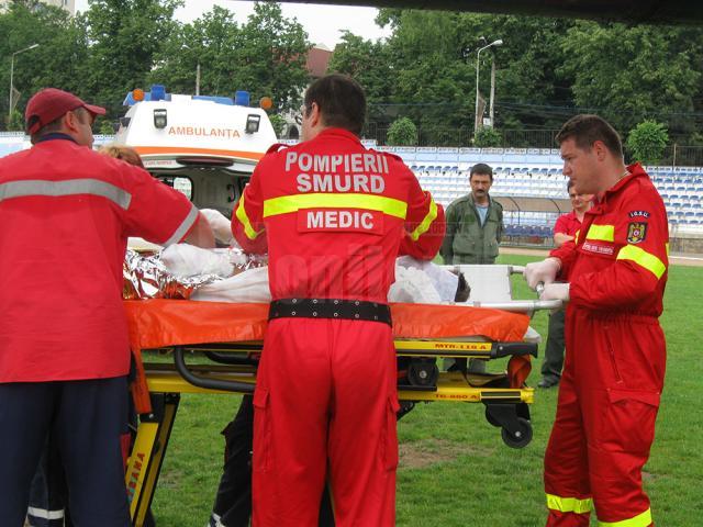 Victimele au fost transportate cu elicopterul la Bucureşti