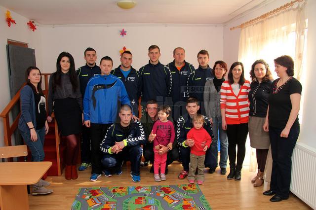 Handbaliștii Universității Suceava sunt alături de copiii cu autism