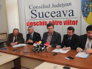 Ieri a fost semnat parteneriatul pentru organizarea Festivalului Internaţional al Şcolilor de Teatru de la Suceava