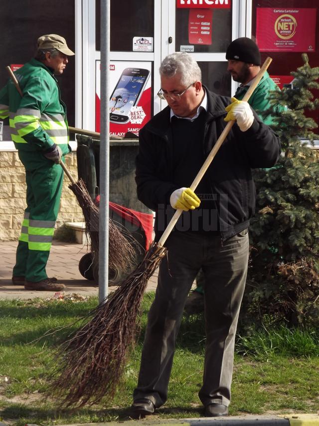 Primarul Sucevei a participat la campania „Toţi pentru curăţenia oraşului”