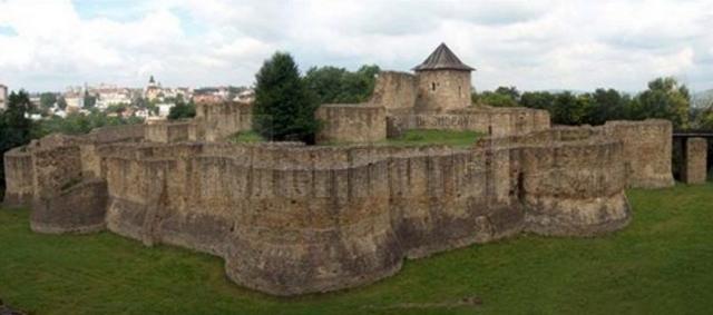Cetatea de Scaun a Sucevei nu mai poate fi vizitată până la finalizarea lucrărilor de restaurare