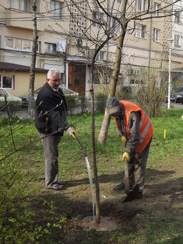 Primarul Ion Lungu a participat la campania de curăţenie a oraşului pentru al 10-lea an consecutiv