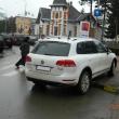 Parcare neregulamentara la câţiva metri de parcarea din faţa magazinului Bucovina