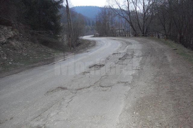 DN 18 în satul Valea Stânei - comuna Cîrlibaba