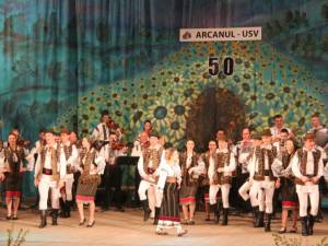 Regal de muzică şi dans popular, pe scena Casei de Cultură Suceava