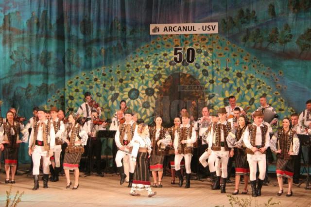 Regal de muzică şi dans popular, pe scena Casei de Cultură Suceava
