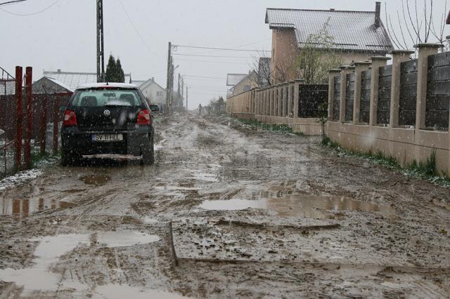 Aşa arată străzile din cartierul de vile dintre Burdijeni şi Iţcani