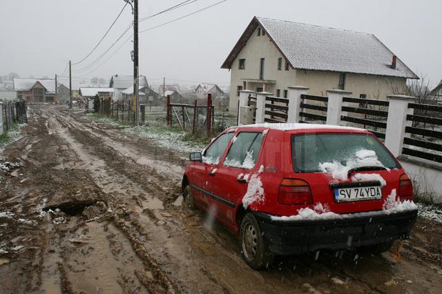 Aşa arată străzile din cartierul de vile dintre Burdijeni şi Iţcani