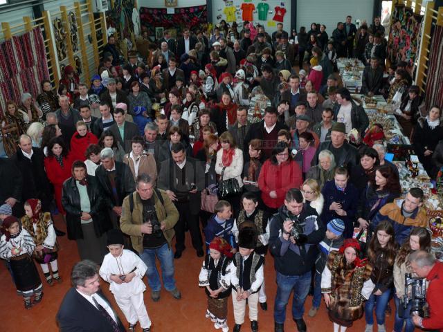 Public numeros la Festivalul Ouălor Încondeiate de la Moldoviţa