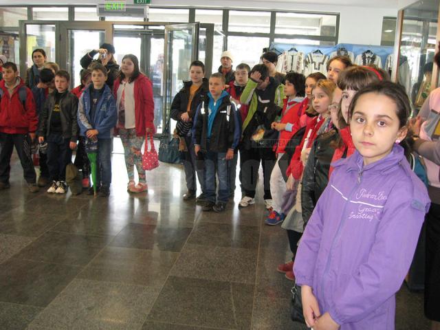 Expoziţia „Oul încondeiat - Tradiţie şi modernitate”, realizată de artistul popular Georgeta Iliuţă