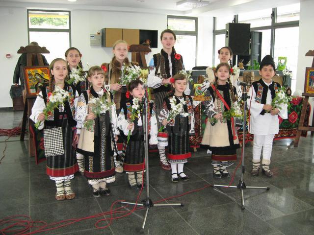 Expoziţia „Oul încondeiat - Tradiţie şi modernitate”, realizată de artistul popular Georgeta Iliuţă