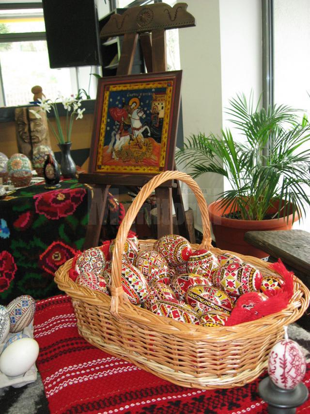 Expoziţia „Oul încondeiat - Tradiţie şi modernitate”, realizată de artistul popular Georgeta Iliuţă