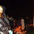 Zeci de mii de oameni au luat Lumina Sfântă de la bisericile şi mănăstirile din Bucovina