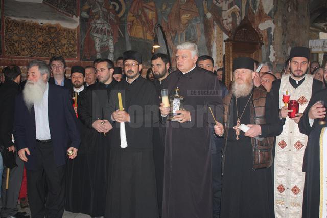 Credincioșii ortodocși din judeţ au primit şi anul acesta Lumina Sfântă de la Ierusalim