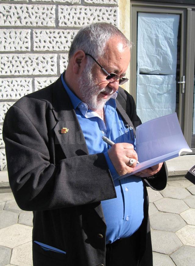 Scriitorul Menachem M. Falek