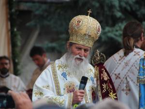 ÎPS Pimen va oficia Sfânta Liturghie la Parohia Hănţeşti I