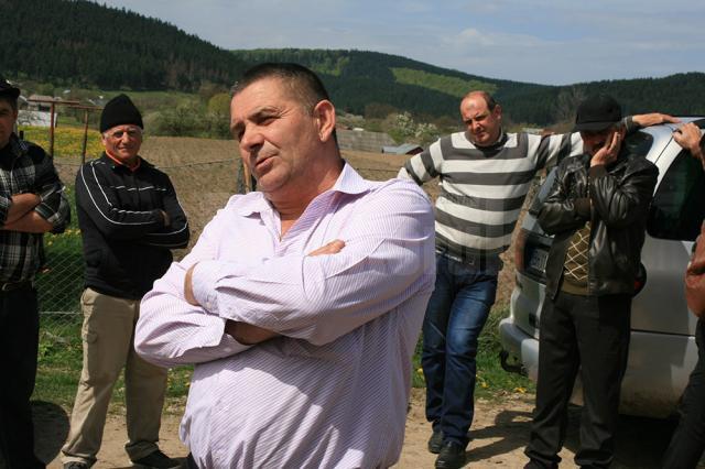 Lazăr Vornicu, din comuna Slatina, are afaceri în comuna Valea Moldovei şi este unul dintre cei mai vehemenţi contestatari ai primarului Moroşanu