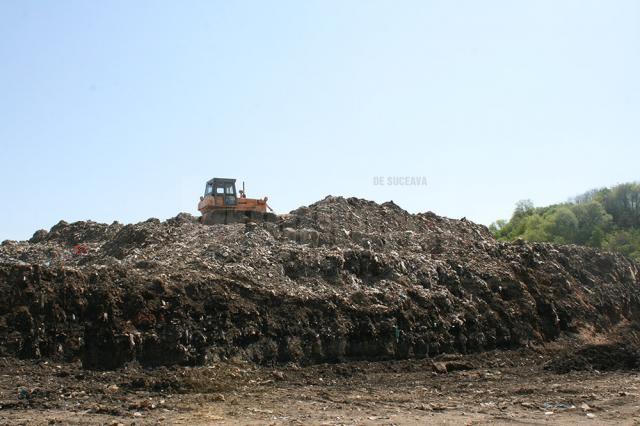 Fosta groapă de gunoi a Sucevei va deveni spaţiu verde până la finalul anului 2015