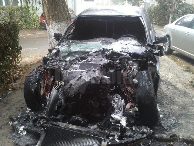 BMW-ul lui „Cimpa” a fost incendiat. Cazul a rămas cu autori necunoscuţi