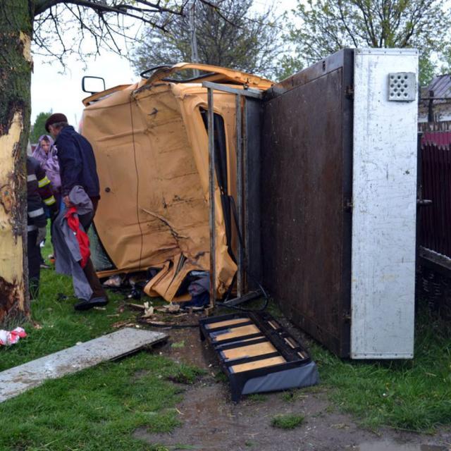 Accidentul s-a petrecut duminică, în jurul orei 17.30, pe E 85, în comuna Vadu Moldovei. Foto: ziaruldepenet.ro