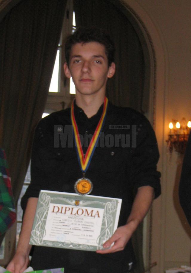 Tudor Creţu este elev în clasa a X-a) la Liceul Internaţional de Informatică din Bucureşti
