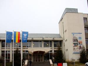 Un lector al Universităţii din Suceava acuză conducerea instituţiei că a măsluit un concurs pentru ocuparea unui post