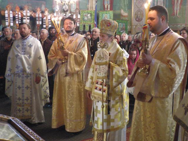 Arhiepiscopul Sucevei şi Rădăuţilor a săvârşit pe 4 mai Sfânta Liturghie în Parohia Straja