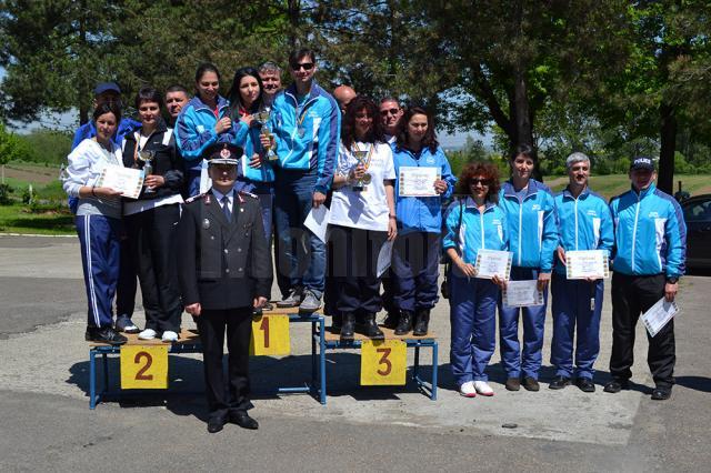 Câştigătorii Campionatului Naţional de Tir al Ministerului Afacerilor Interne s-au fotografiat la finalul competiţiei