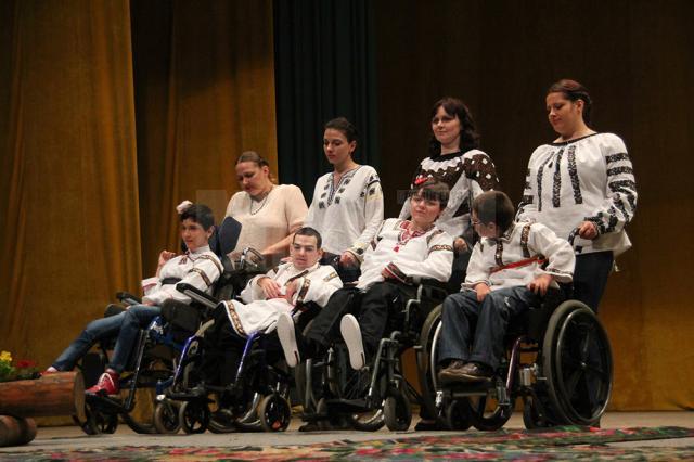 Mai mulţi copii cu dizabilităţi au dansat pe scena suceveană, într-un spectacol caritabil de excepţie