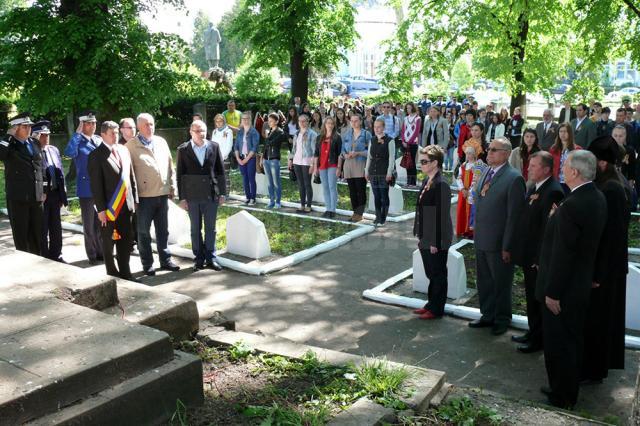Ambasada Federaţiei Ruse în România şi Comunitatea Ruşilor Lipoveni din România au organizat un eveniment festiv în Cimitirul ostaşilor sovietici din municipiul Fălticeni
