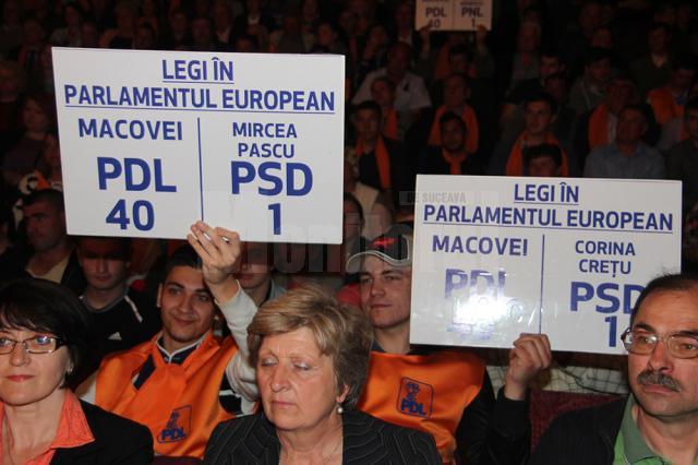 Peste 1.000 de membri PDL au fost prezenţi la întâlnirea cu liderii partidului