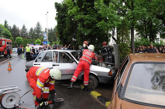 Simularea unui accident rutier soldat cu victime