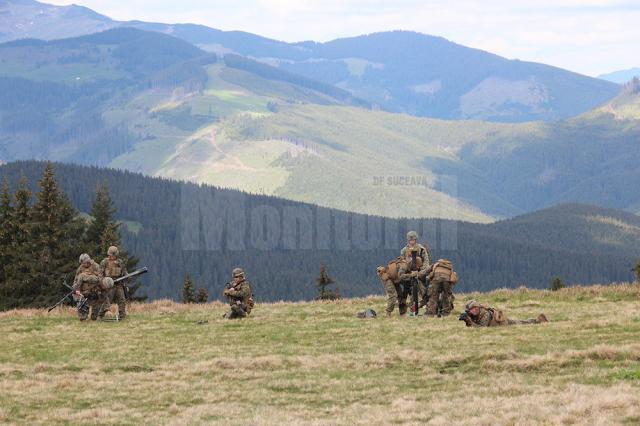 Exerciţiul de apărare cu trageri la ţintă al vânătorilor de munte de la Vatra Dornei