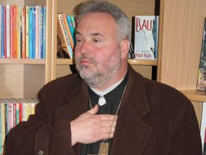 Parohul Bisericii Sfântul Ilie din Rădăuţi, preotul Mihai Fediuc, acuzat că s-a branşat ilegal la reţeaua de apă