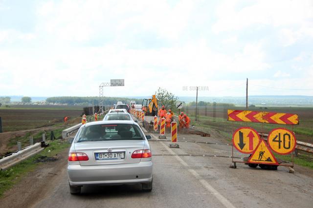 Victor Ponta a inspectat ieri şantierul de pe drumul naţional care face legătura dintre Suceava şi Botoşani
