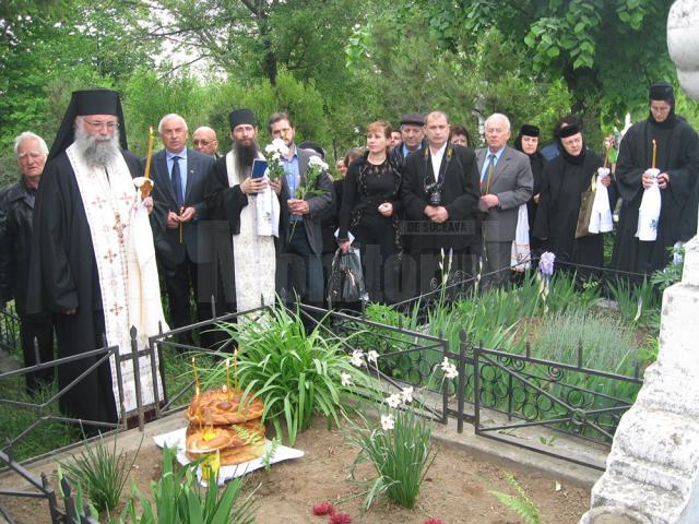 Slujbă de pomenire la mormântul lui Mircea Motrici