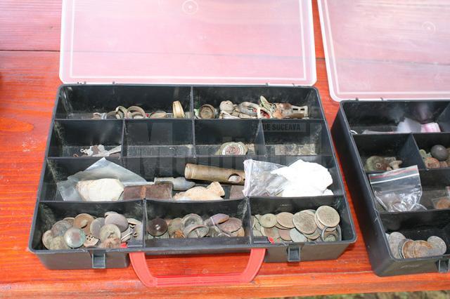 Doi studenţi căutători de comori au descoperit câteva piese medievale la Pătrăuţi