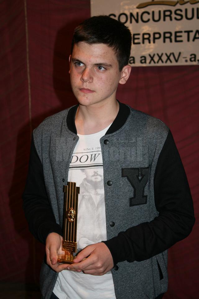 Andy Jeffery Macsim, elev al Liceului de Artă „Ştefan Luchian” Botoşani, câştigătorul „Lirei de Aur”