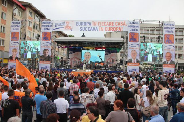 O mare de oameni, la megaconcertul organizat de PDL în centrul Sucevei