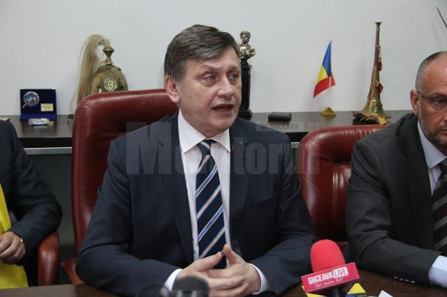 Crin Antonescu a demisionat  ieri din funcţia de preşedinte al PNL