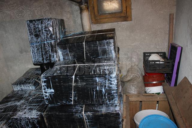 Aproape 10.000 de pachete de ţigări de contrabandă, abandonate la Brodina
